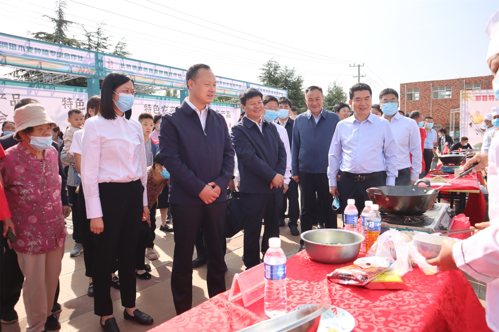 9月23日“慶豐收·迎盛會”2022郟縣慶祝中國農民豐收節(jié)活動舉行.6.jpg